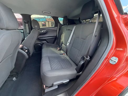 Used 2021 Chevrolet Blazer LT FWD image 12