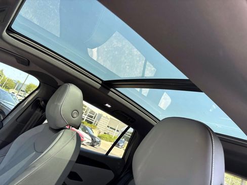 Used 2025 Volkswagen Tiguan SE R-Line image 25