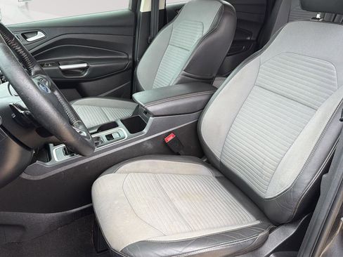 Used 2017 Ford Escape SE w/ SE Sport Appearance Package FWD image 18