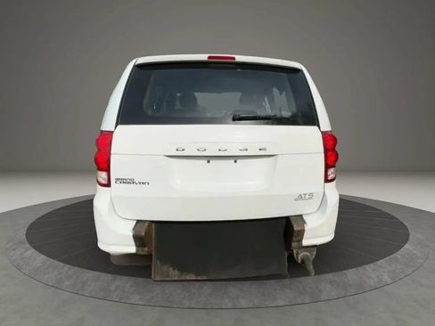 Used 2016 Dodge Grand Caravan American Value Package FWD image 3