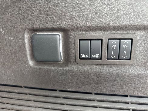 Used 2022 GMC Yukon XL Denali AWD/4WD image 33