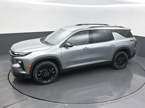 Used 2024 Chevrolet Traverse LT w/ Midnight/Sport Edition FWD image 12