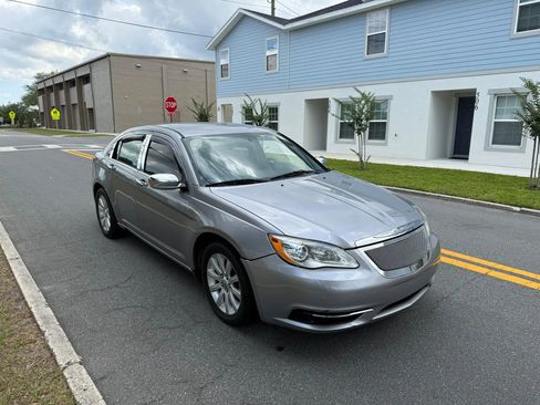 Used 2013 Chrysler 200 Touring FWD image 6