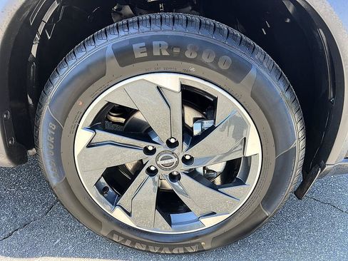 Certified 2025 Nissan Rogue SV AWD/4WD image 12