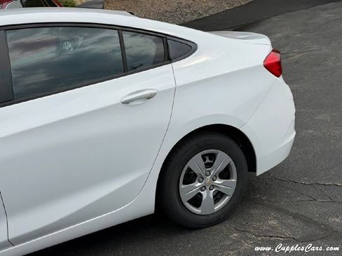Used 2017 Chevrolet Cruze LS FWD image 35