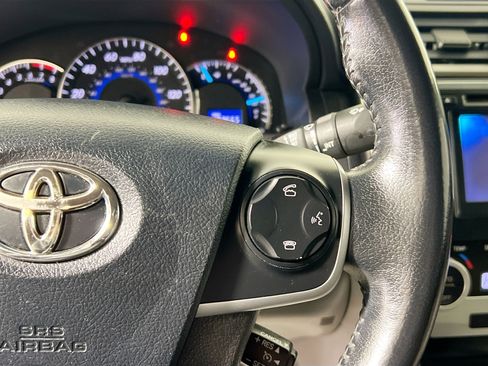 Used 2014 Toyota Camry XLE w/ Leather Package image 19