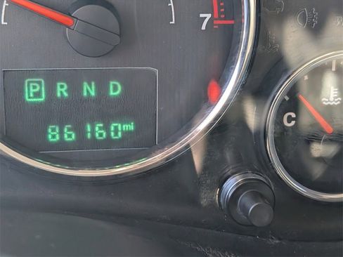 Used 2015 Jeep Wrangler Unlimited Sahara w/ Connectivity Group image 28