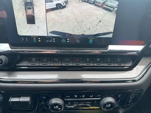 Used 2025 Chevrolet Silverado 2500 ZR2 w/ Technology Package AWD/4WD image 17