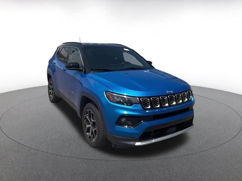 Used 2025 Jeep Compass Limited AWD/4WD image 3