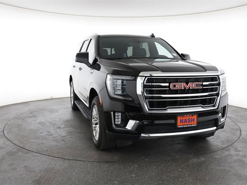Used 2022 GMC Yukon SLT w/ SLT Premium Package image 3