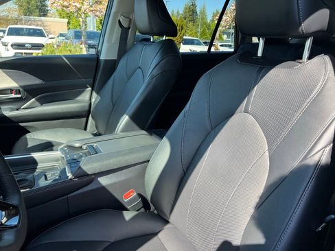 Certified 2024 Toyota Grand Highlander AWD image 15