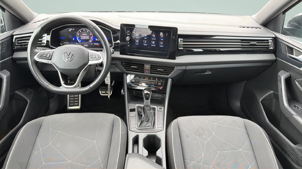 Certified 2025 Volkswagen Jetta Sport FWD image 11