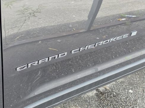 Used 2022 Jeep Grand Cherokee L Limited RWD image 33