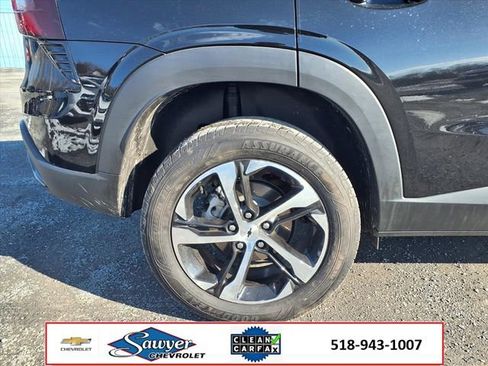 Used 2025 Chevrolet Trax RS image 8