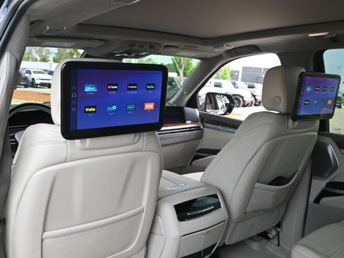 Used 2025 Cadillac Escalade ESV Sport Platinum w/ LPO, ONYX Package AWD/4WD image 32