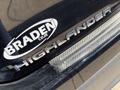 Used 2022 Toyota Highlander XLE image 9