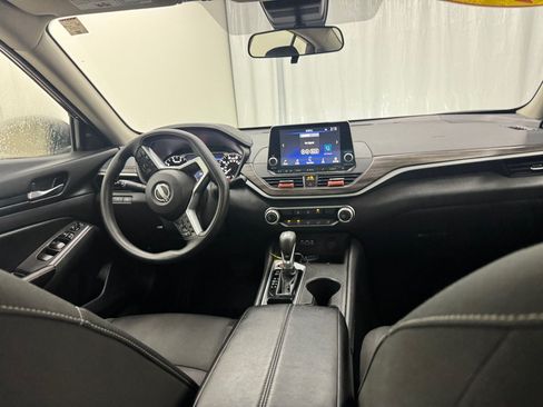 Used 2025 Nissan Altima 2.5 SV FWD image 18