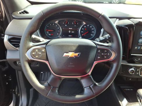 Used 2023 Chevrolet Traverse LT FWD image 19