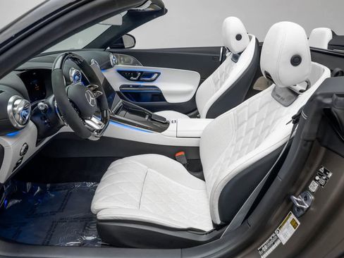 Used 2025 Mercedes-Benz SL 63 AMG 4MATIC image 11