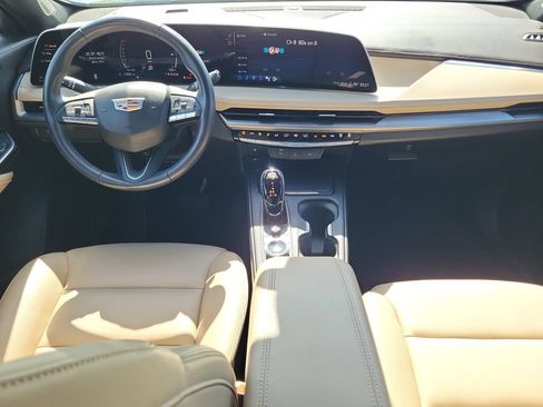 Used 2024 Cadillac XT4 Luxury FWD image 14