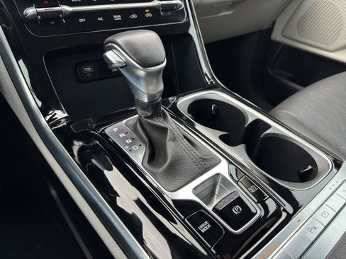 Used 2024 Kia Carnival EX image 26