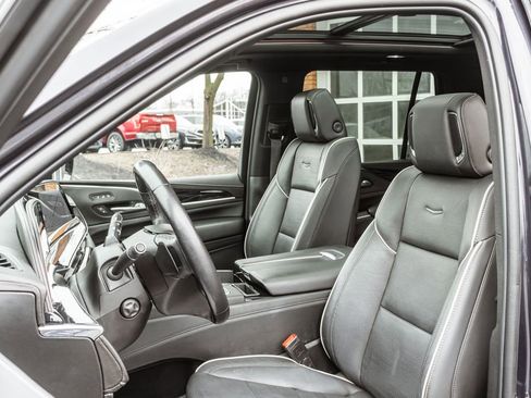 Used 2022 Cadillac Escalade Sport w/ Touring Package image 6