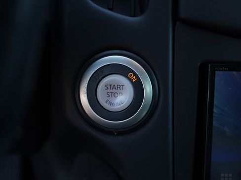 Used 2017 Nissan 370Z Touring image 11