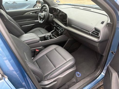 Used 2025 Chevrolet Traverse LT FWD image 8