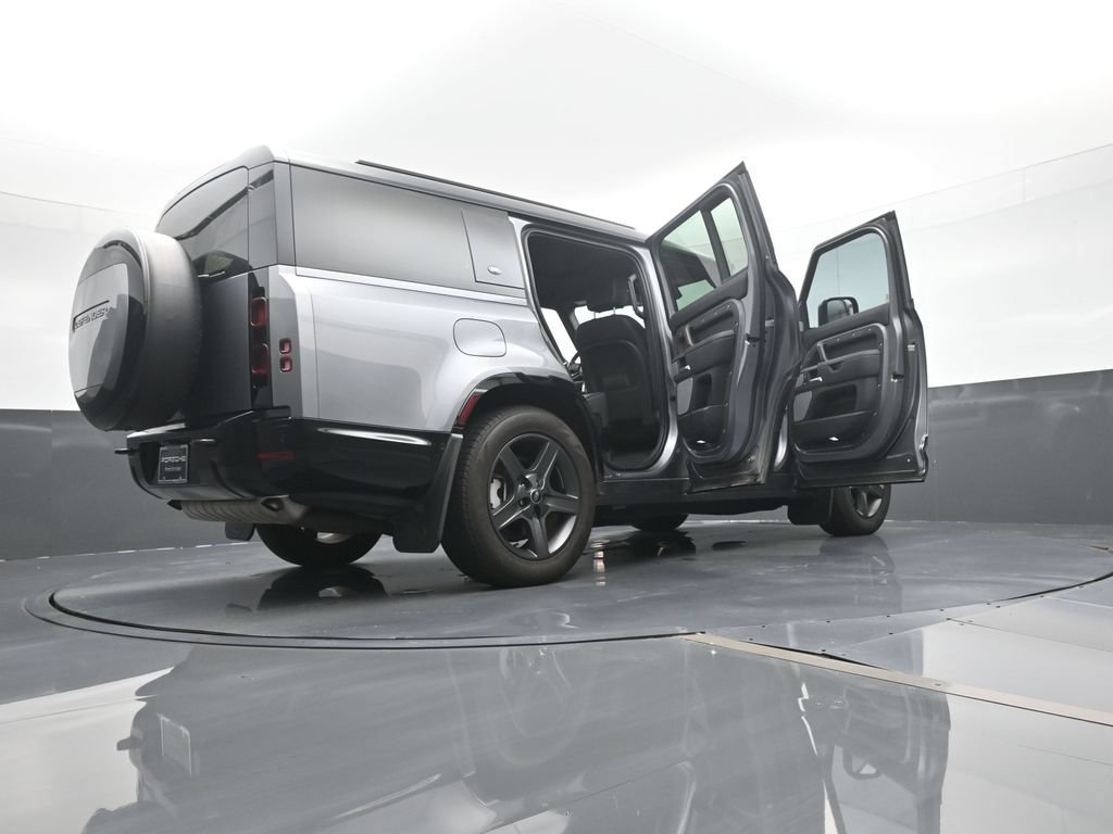 Used 2024 Land Rover Defender 130 X-Dynamic SE AWD/4WD image 23