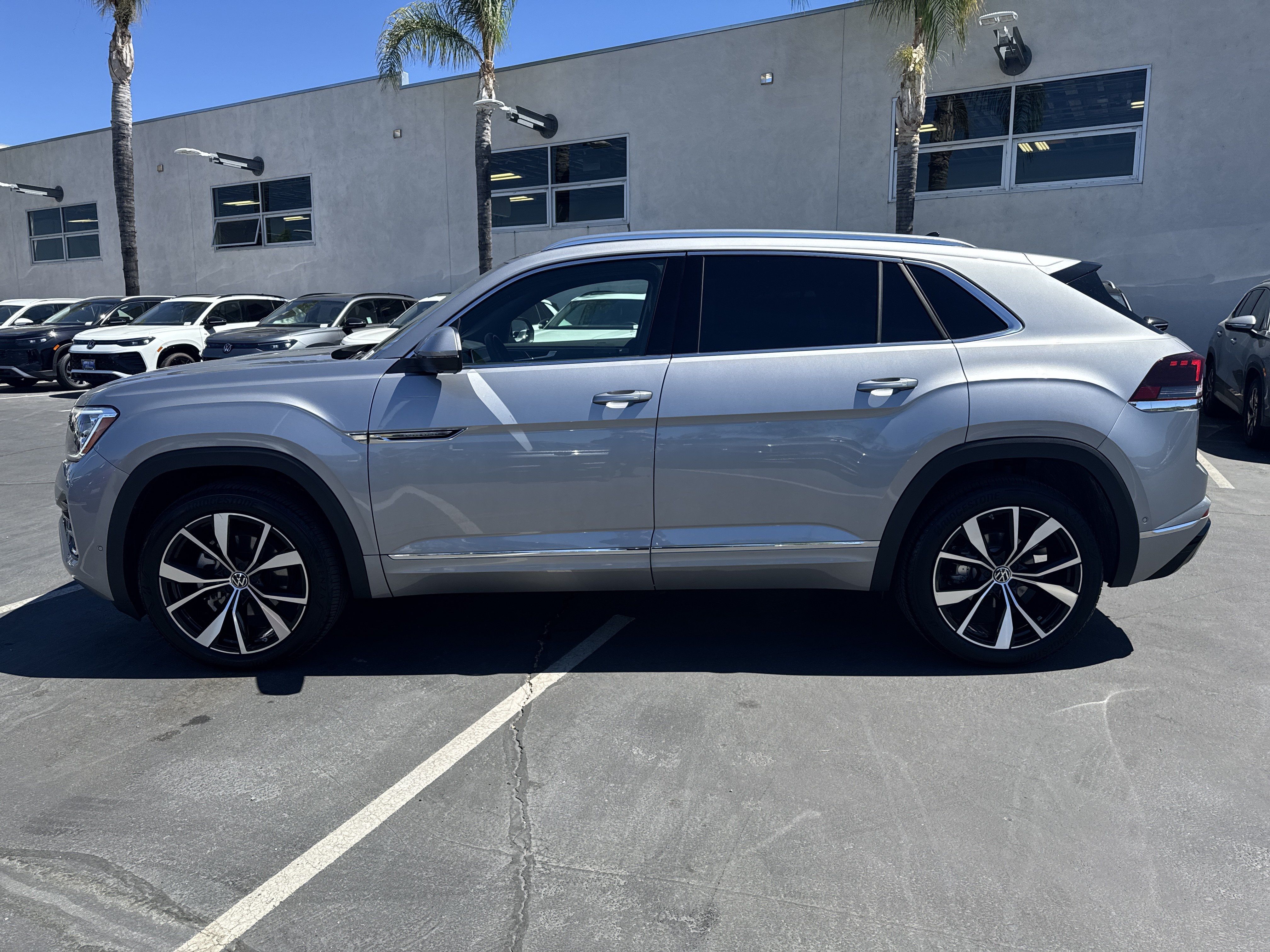 Used 2025 Volkswagen Atlas Cross Sport SEL Premium R-Line AWD/4WD image 6