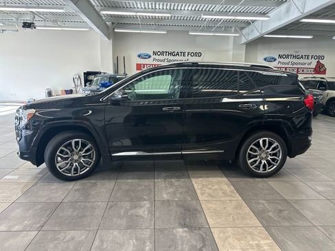 Used 2024 GMC Terrain Denali w/ Denali Premium Package AWD/4WD image 13