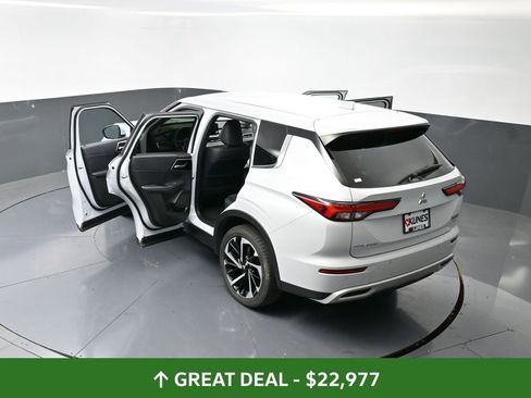 Used 2024 Mitsubishi Outlander SE image 62
