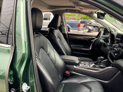 Used 2025 Toyota Highlander Limited image 9