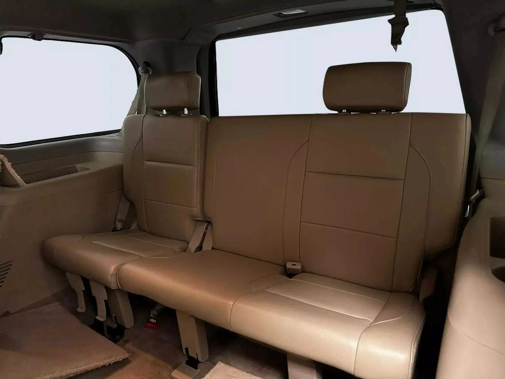 Used 2014 Nissan Armada Platinum w/ 2nd Row Captain Seat Package AWD/4WD image 5