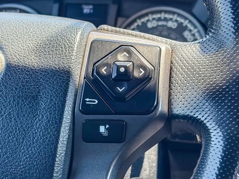 Used 2017 Toyota Tacoma TRD Sport AWD/4WD image 17