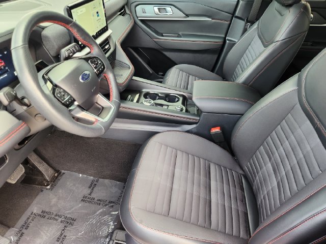Used 2025 Ford Explorer ST-Line w/ Premium Package RWD image 3