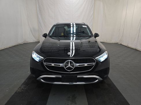 Used 2025 Mercedes-Benz GLC 350e 4MATIC image 2