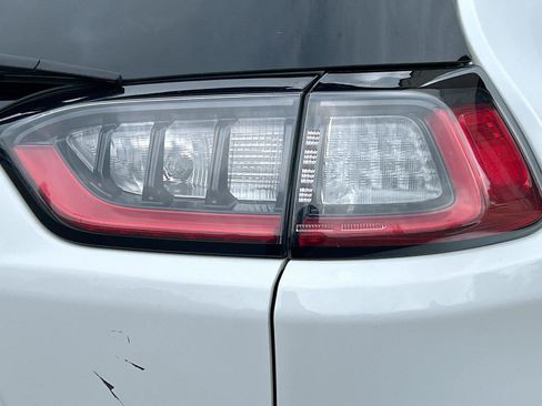 Used 2019 Jeep Cherokee Trailhawk w/ Cold Weather Group AWD/4WD image 11