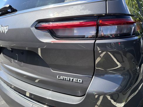 Certified 2024 Jeep Grand Cherokee L Limited w/ Luxury Tech Group II AWD/4WD image 8
