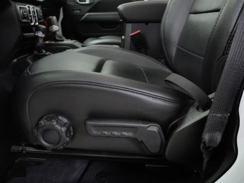 Used 2023 Jeep Wrangler Unlimited Sahara AWD/4WD image 18