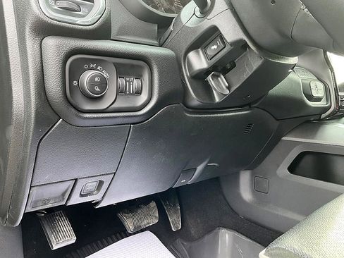 New 2026 RAM 2500 Laramie AWD/4WD image 18