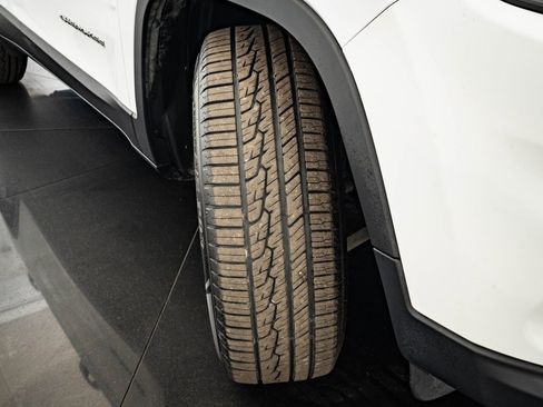 Used 2019 Jeep Cherokee Limited image 41