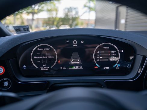Certified 2026 Porsche Cayenne E-Hybrid Coupe AWD/4WD image 10