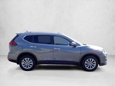 Used 2018 Nissan Rogue SV w/ Premium Package image 4