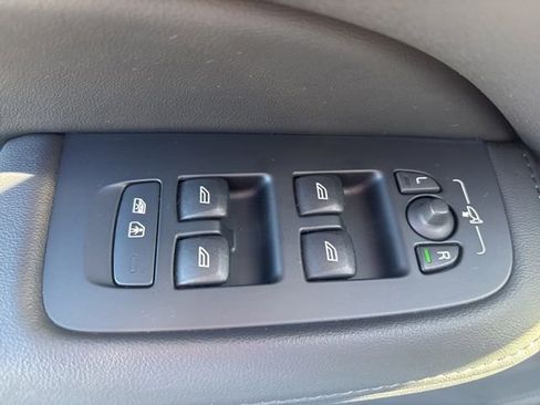 Used 2025 Volvo V60 B5 Cross Country Plus image 32
