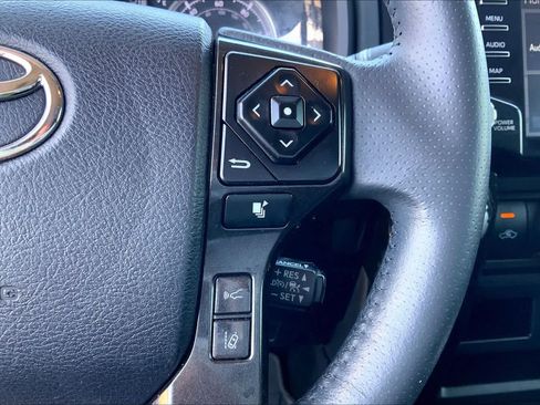 Used 2022 Toyota 4Runner TRD Off-Road Premium AWD/4WD image 25