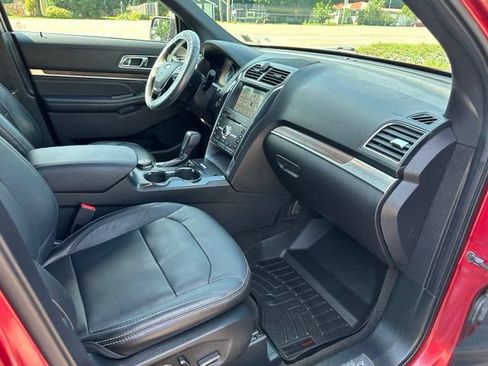 Used 2018 Ford Explorer Limited AWD/4WD image 13