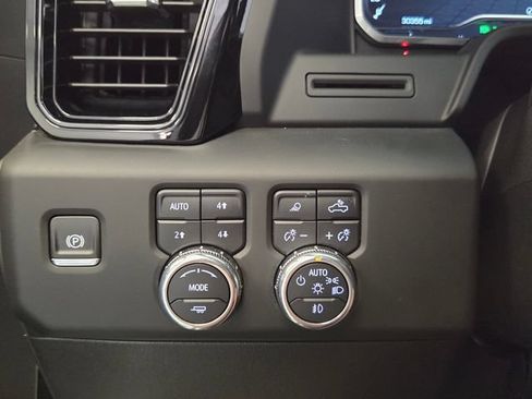 Used 2025 GMC Sierra 2500 AT4 AWD/4WD image 32