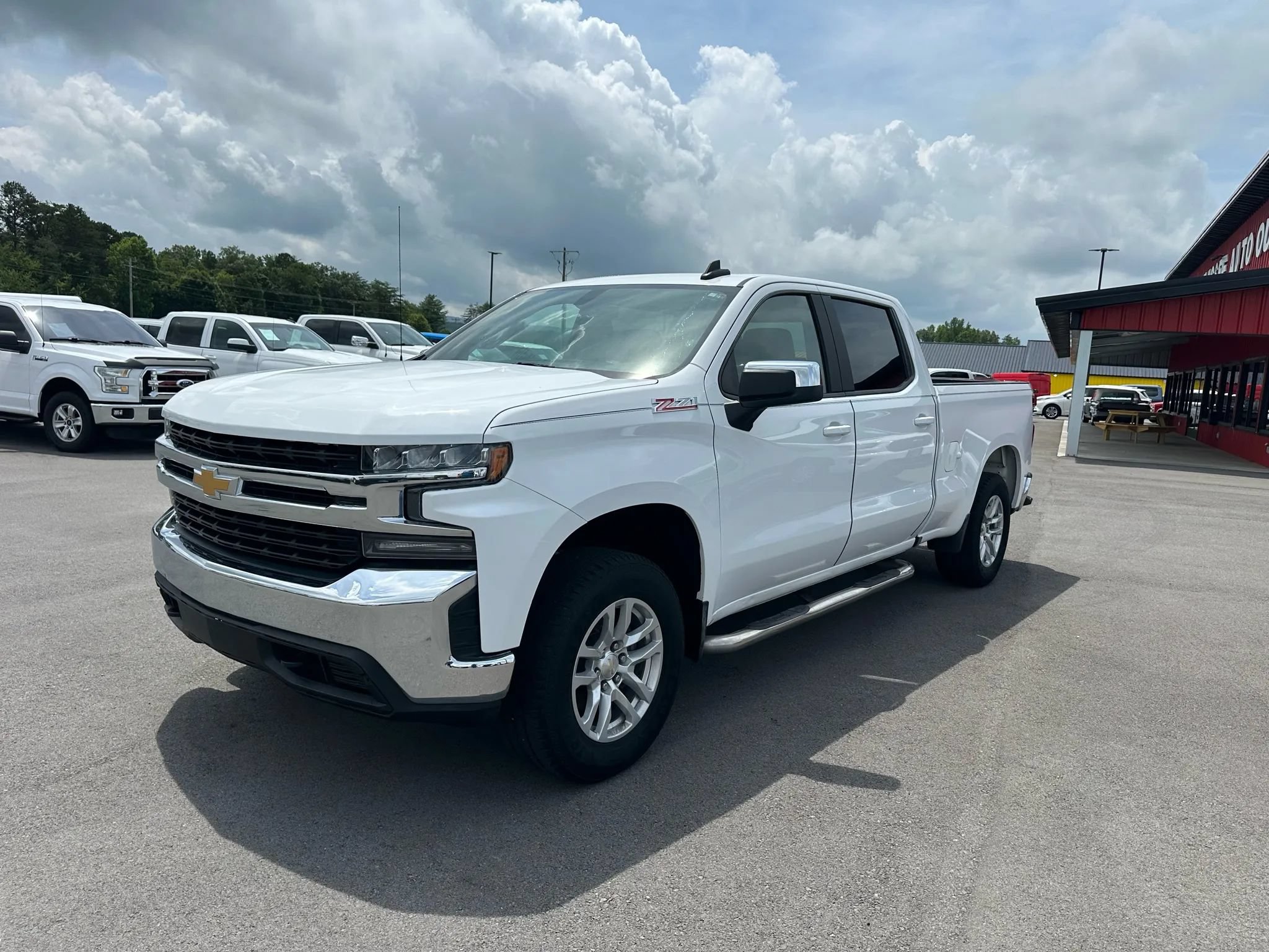 Used 2019 Chevrolet Silverado 1500 LT w/ Z71 Off-Road Package AWD/4WD image 2