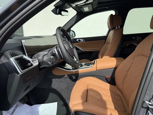 Used 2025 BMW X5 xDrive40i w/ Climate Comfort Package image 9